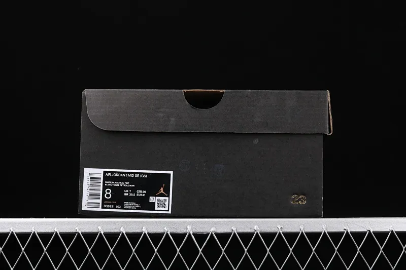 All categories Air Jordan Jordan series basketball shoes Air Jordan 1 Mid Air Jordan 1 Mid AJ1 Joe 1 black and white color luminous starry mid-top BQ6931-103